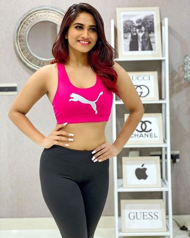 Shivani Narayanan Posted Latest Photos In Instagram Shivani Narayanan Posted Latest Photos In Instagram